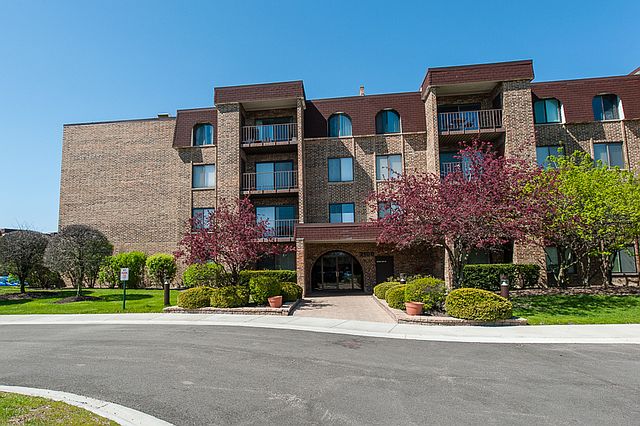 1st image of 2100 Valencia Dr #305