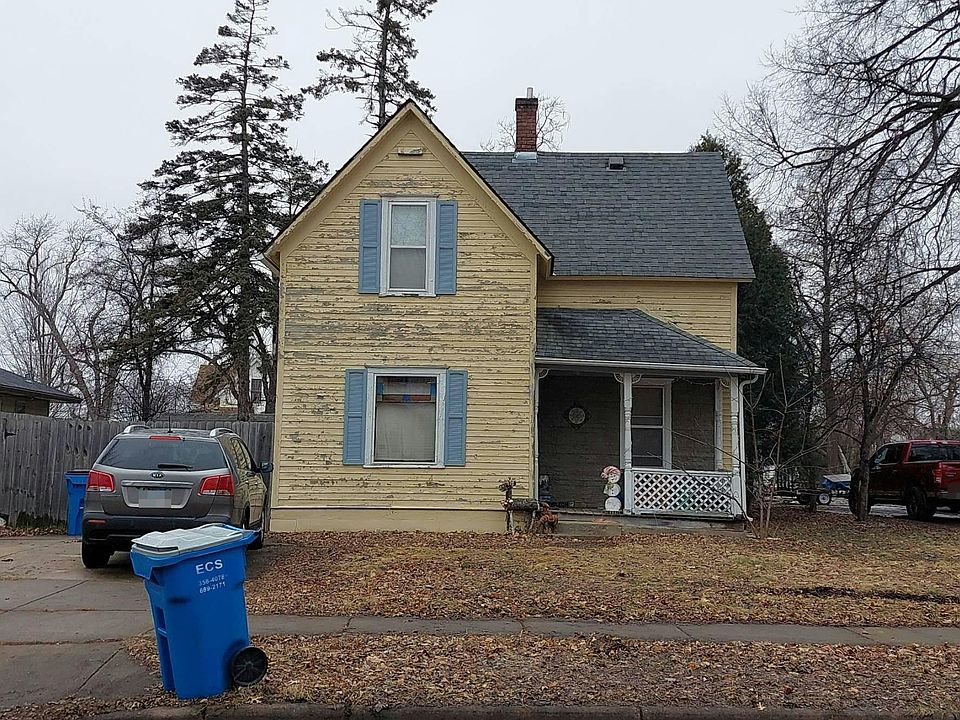 1st image of 211 Birch St N