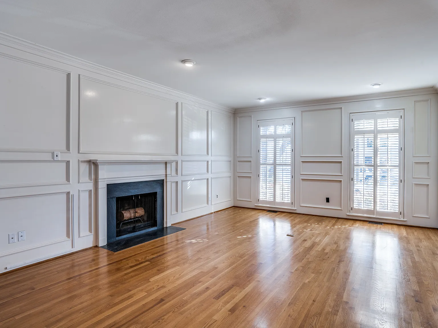 4 bed, 2881 sqft, $6,350 — Photo 4