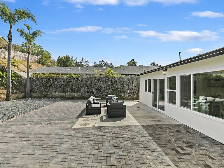 416 Gail Dr — Photo 32