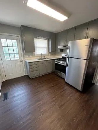 1703 Mayflower Dr #B — Photo 3