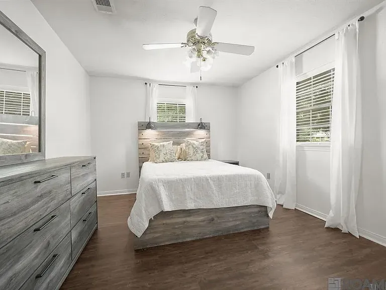 1369 Crescent Dr — Photo 9