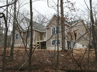 114 Waterview Dr, Lackawaxen, PA 18435