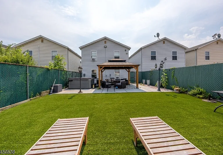 133 Port Ave — Photo 18