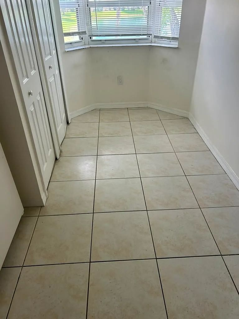 2621 SE 12th Rd — Photo 3