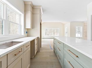 25 Carriage Hl, North Yarmouth, ME 04097