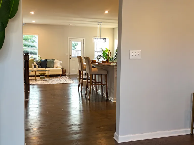 828 Royal Red Ct — Photo 4