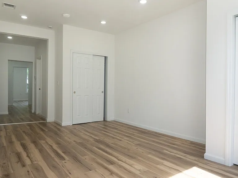 576 Newark Ave #1R — Photo 7