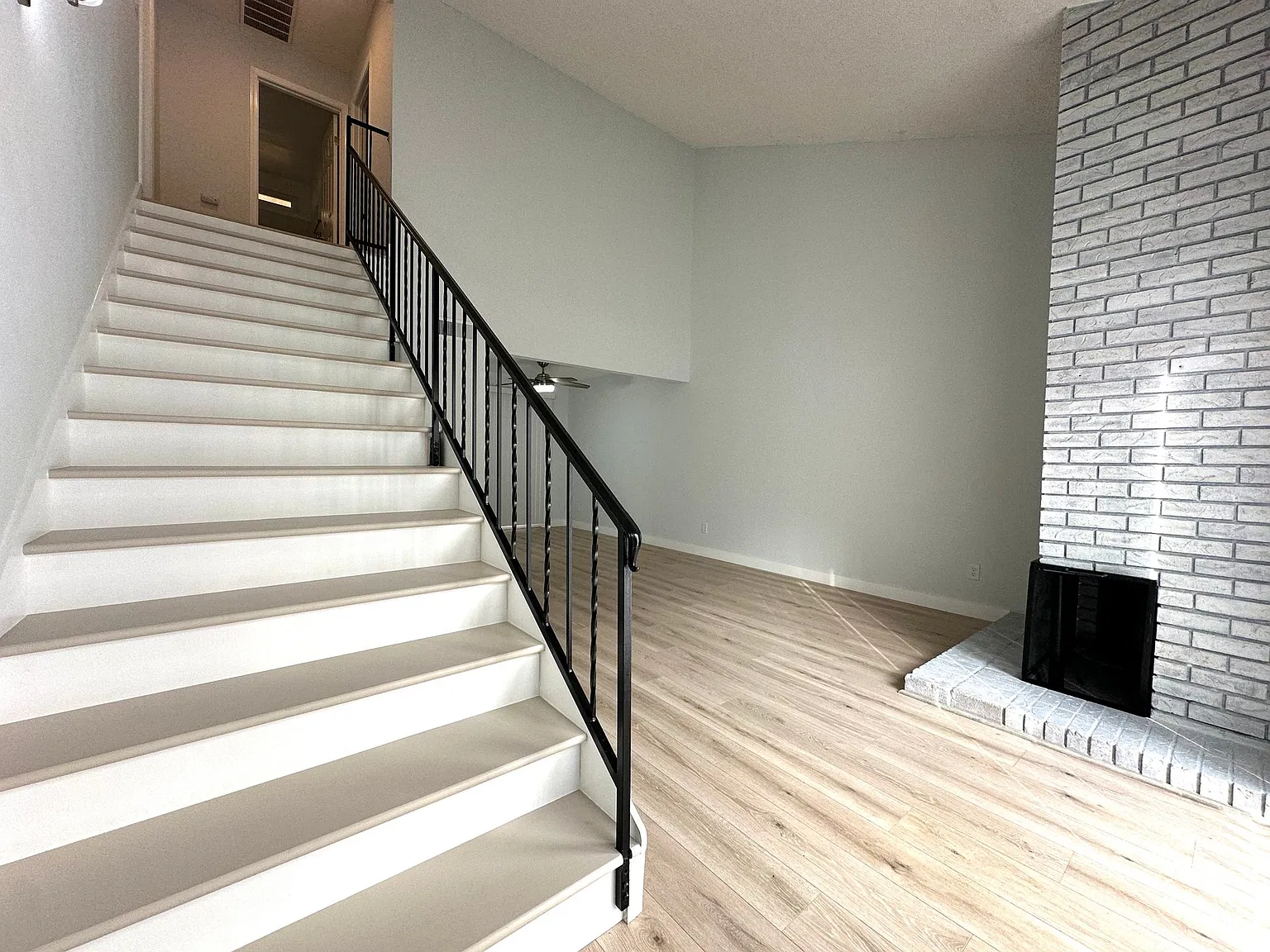 Newly Remolded townhouse with attached two car garage — Photo 3