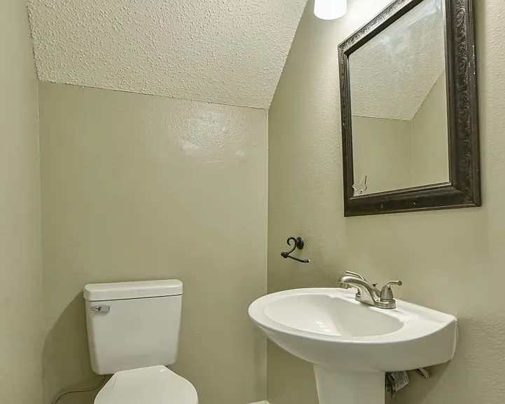 1141 Royal Crest Dr — Photo 29