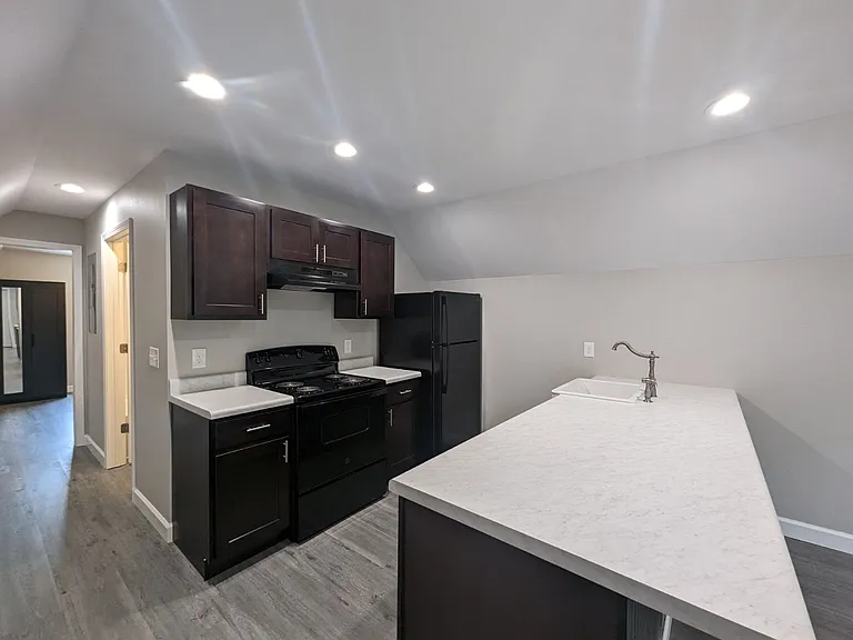 440 23rd St #B — Photo 3