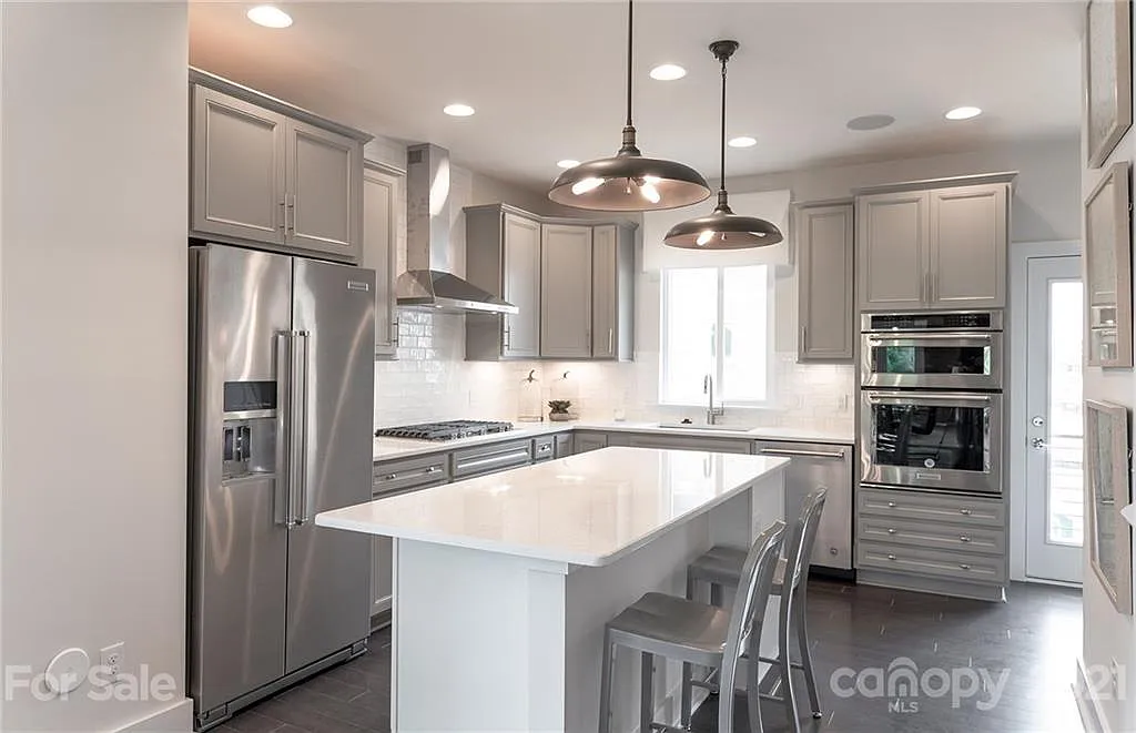 3 bed, 3.5 bath, 1904 sqft, $3,500 — Photo 2