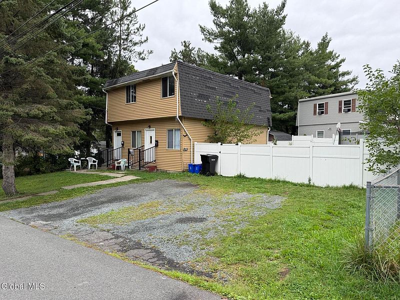 4th image of 124 Mann Avenue