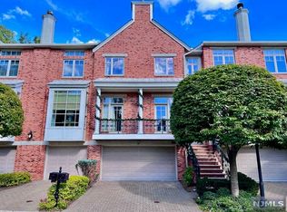 137 Hudson Cv, Edgewater, NJ 07020