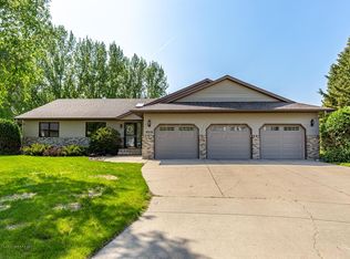 4012 S Rivershore Dr, Moorhead, MN 56560