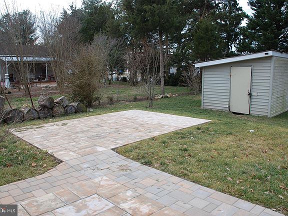 3rd image of 302 W Railroad Ave