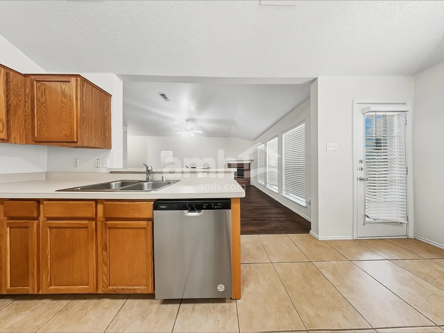 4 bed, 2.0 bath, 1765 sqft, $2,395 — Photo 4