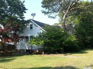 40 Evergreen Rd, Flanders, NY 11901