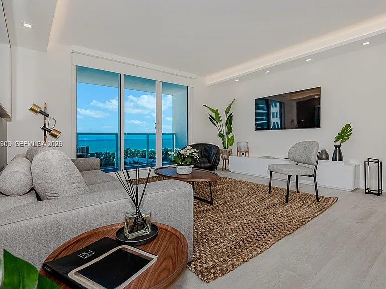 2301 Collins Ave #739 — Photo 2