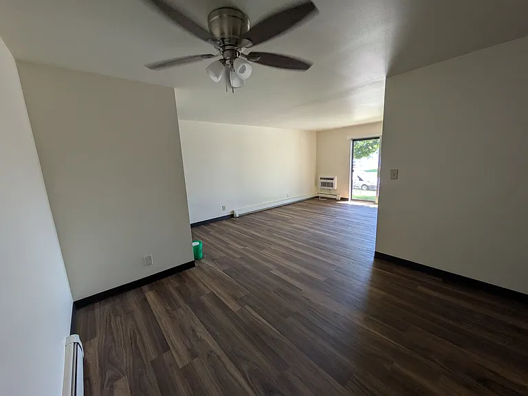 Chateau Apartments — Photo 7