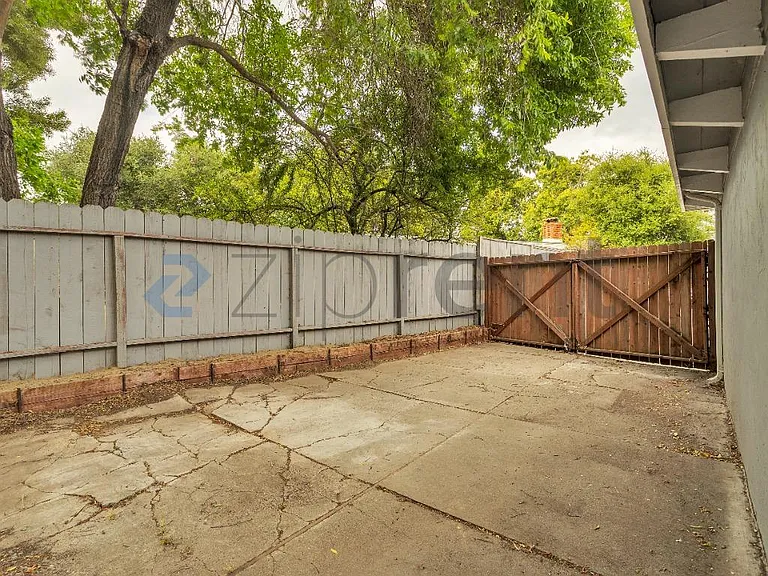 717 Pebble Dr — Photo 24
