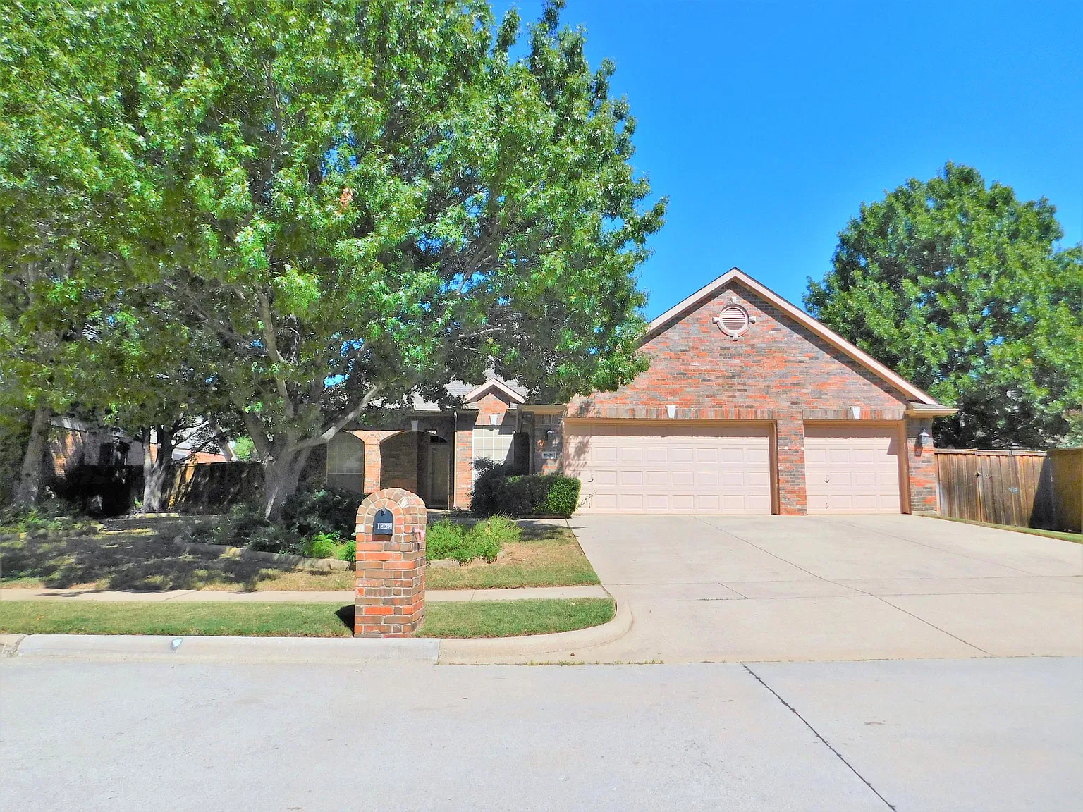 4 bed, 2256 sqft, $2,495 — Photo 1