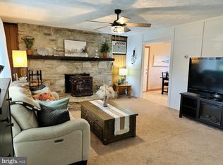 7 Hay Rd, Levittown, PA 19056