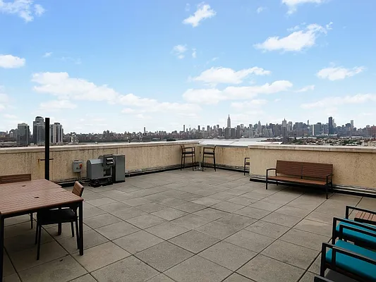 Sold by Sotheby's International Realty | media 22