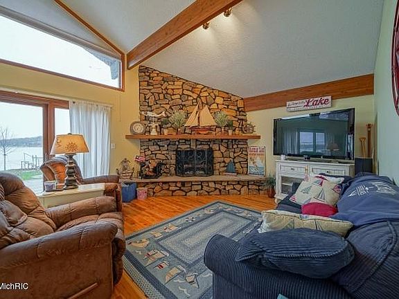 3rd image of 50078 E Lake Shore Dr