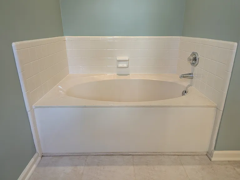 Master Bathtub