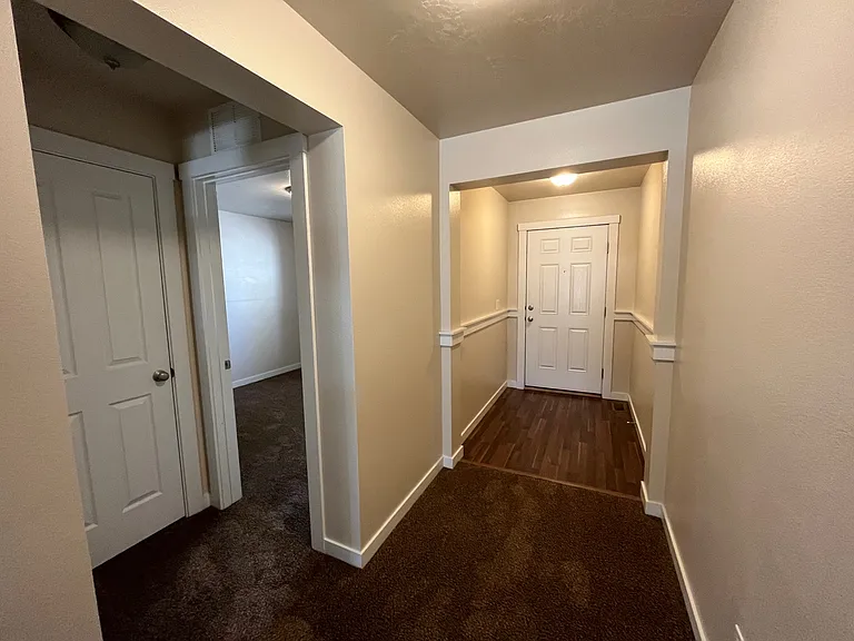 589 W Ramsbrook St — Photo 2