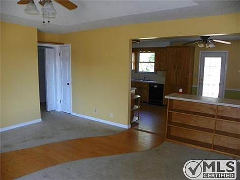5th image of 844 Iris Ln