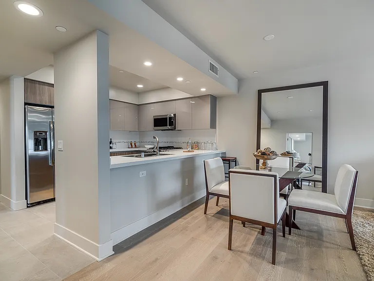 10269 Santa Monica Blvd — Photo 5