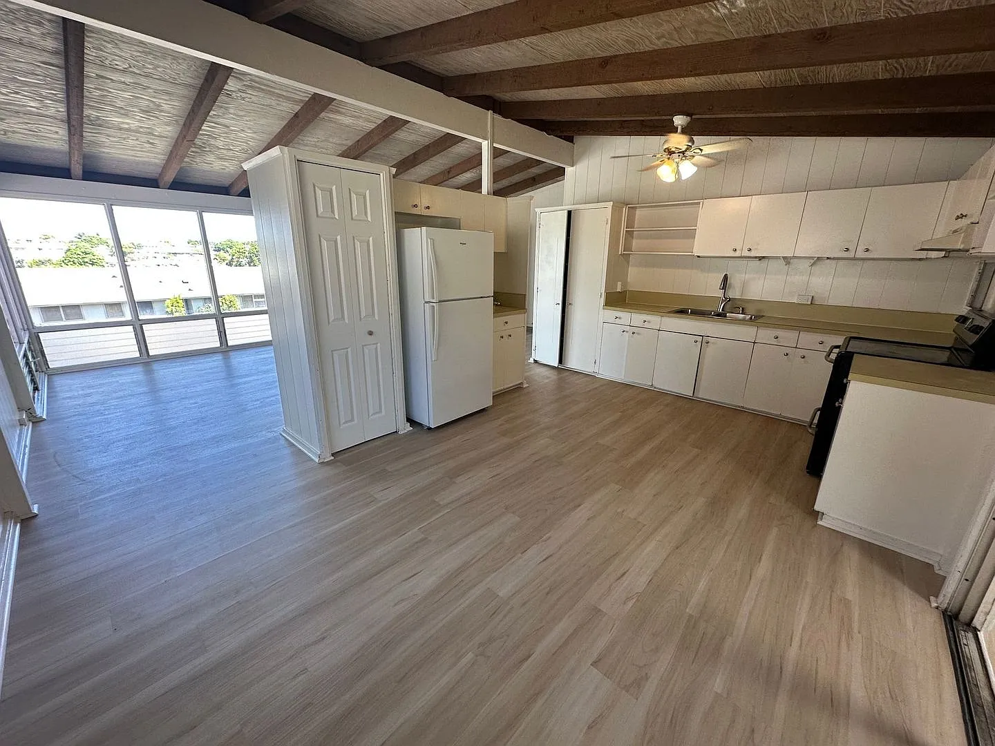 3 BD / 2 BA House in Pearl City! — Photo 4