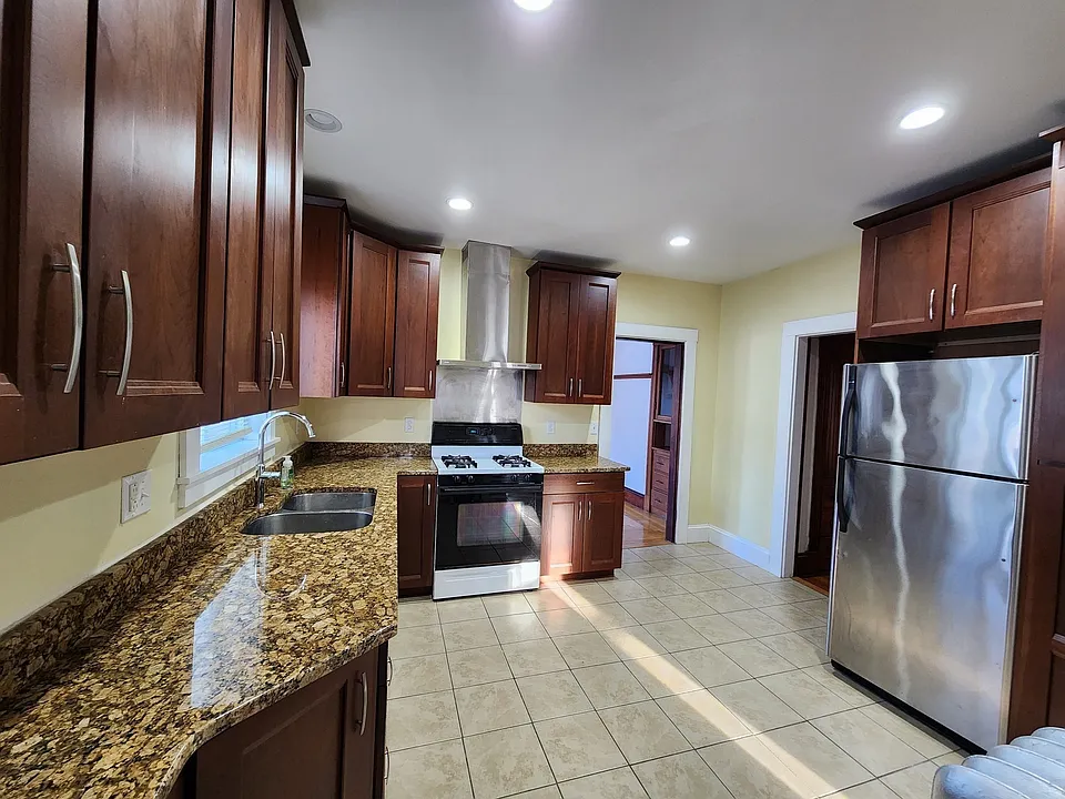 41 Woodward Ave #41
