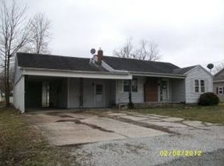955 Steele St, Louisville, IL 62858