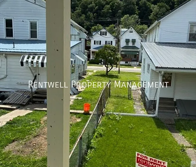 807 6th Ave — Photo 3