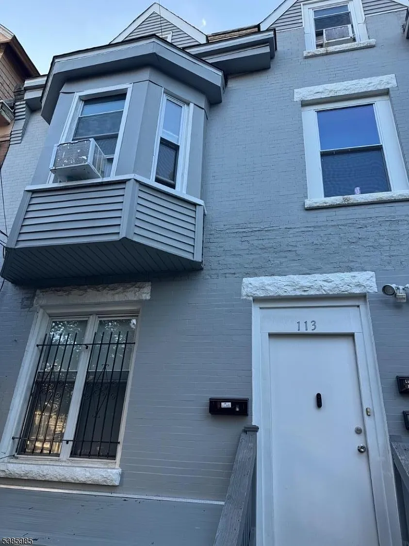 2 bed, 1.0 bath, $1,850 — Photo 1