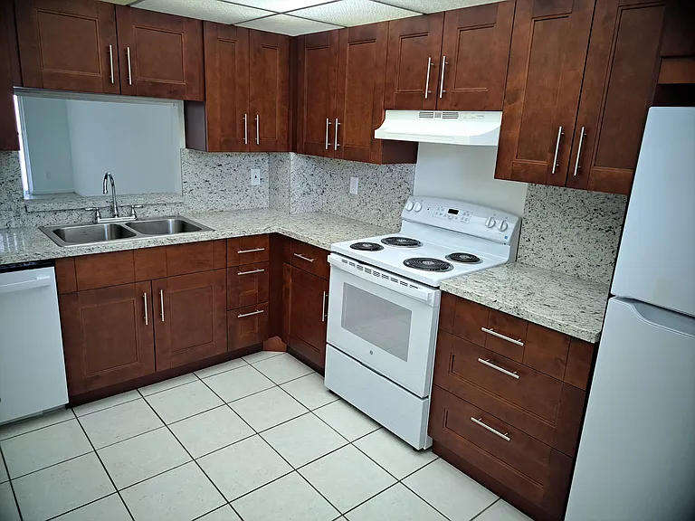 Sherwood Square Apartments — Photo 42