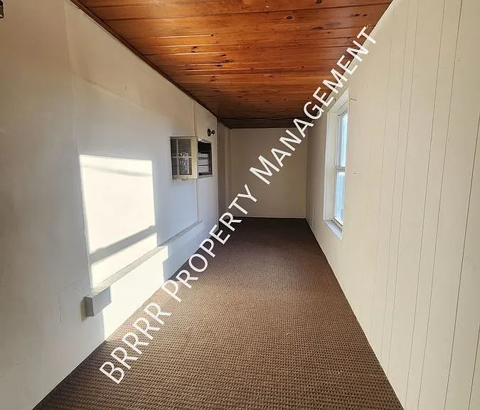 19 N Pine St — Photo 11