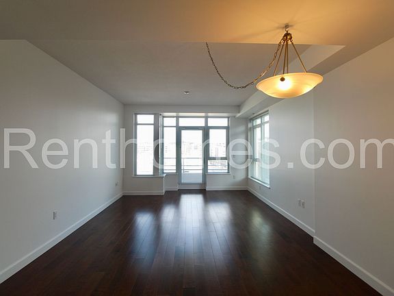 5th image of 825 W Beech St Unit 406