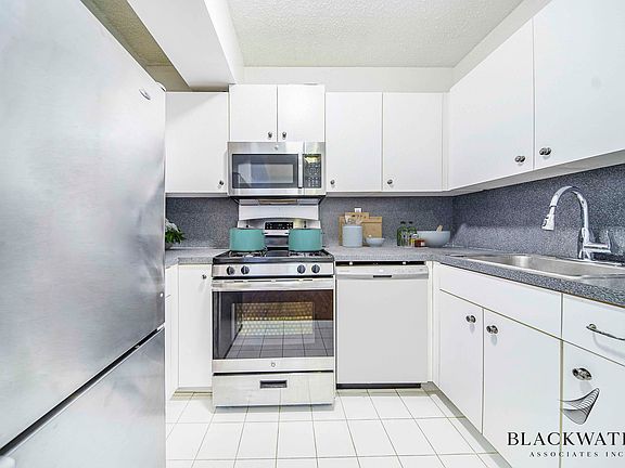 4th image of 343 W 51st St APT 2b