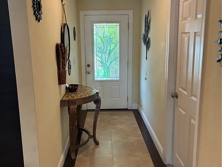 519 SE 20th Ct — Photo 2