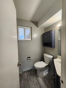 723 Fraser St — Photo 9