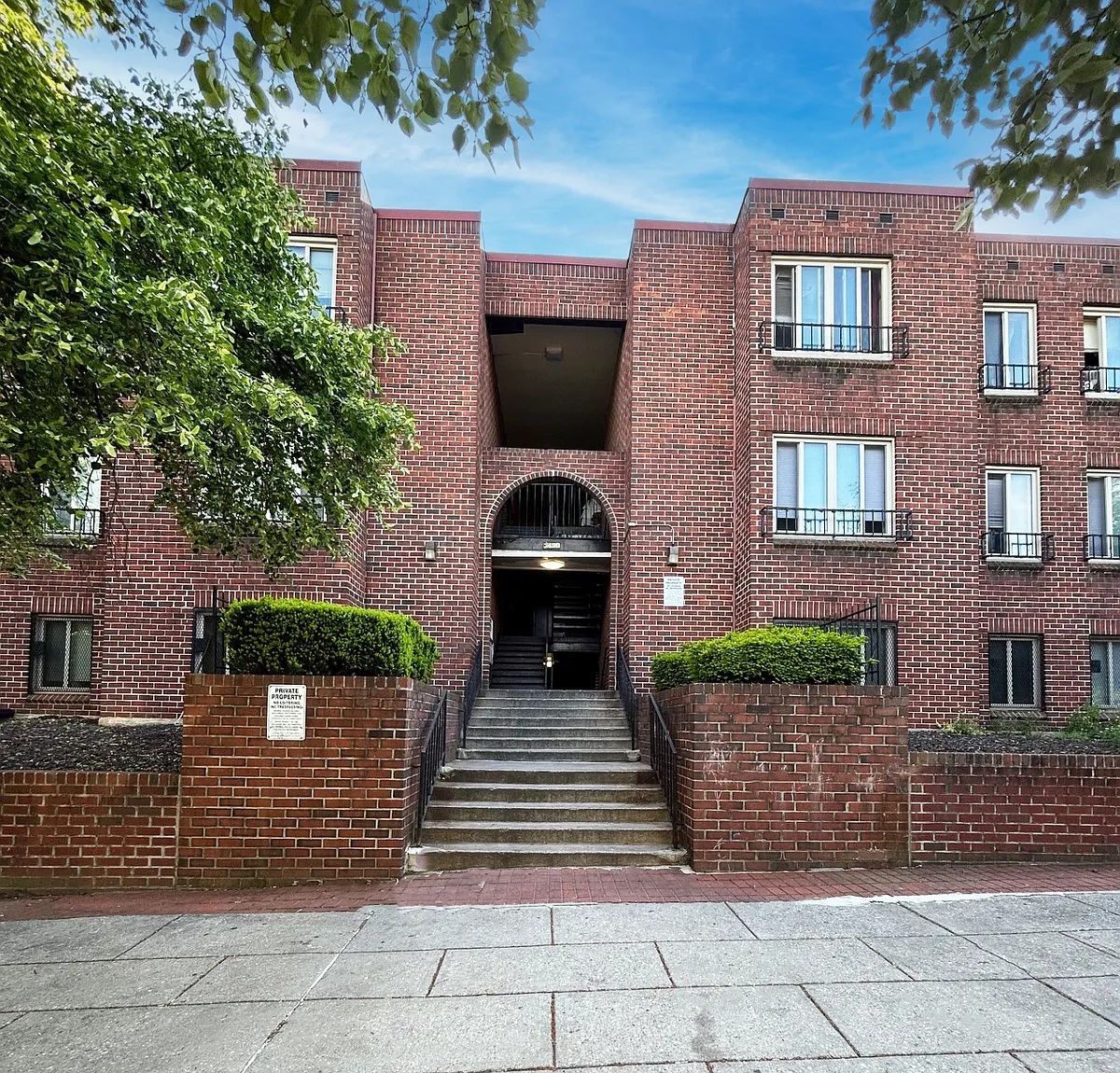 Building Photo - Upton Courts Apartments