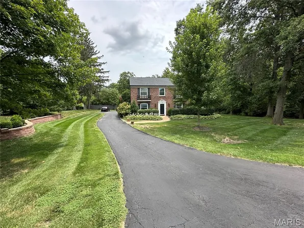 2 Woodoaks Trl, Saint Louis, MO 63124
