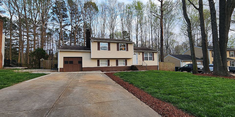 1st image of 10426 Surry Ct