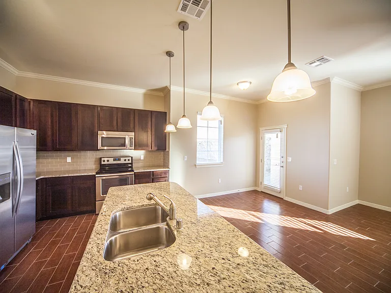 Bella Estancias Apartment Homes — Photo 14