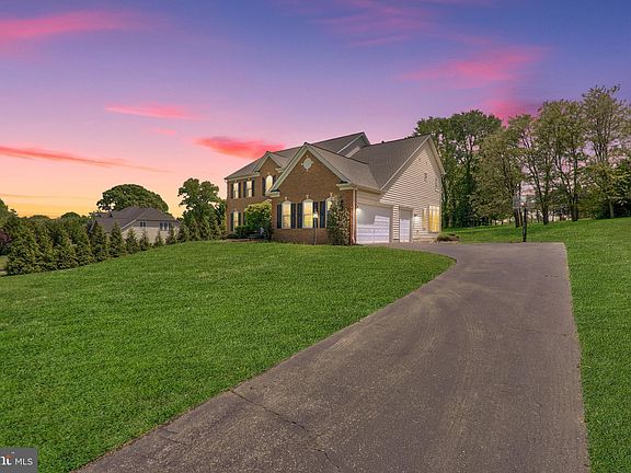 3rd image of 2558 Flora Meadows Dr