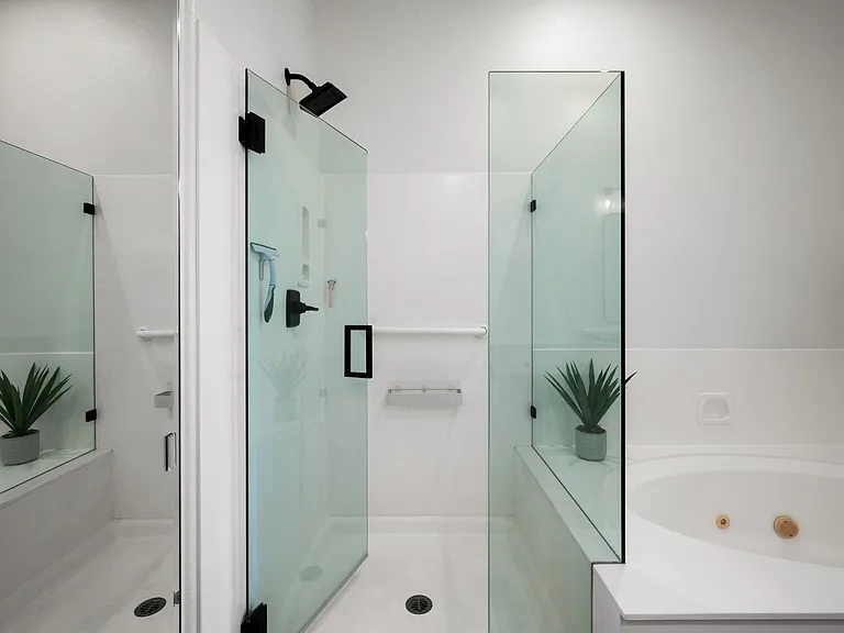 143 E Kavenish Dr — Photo 19